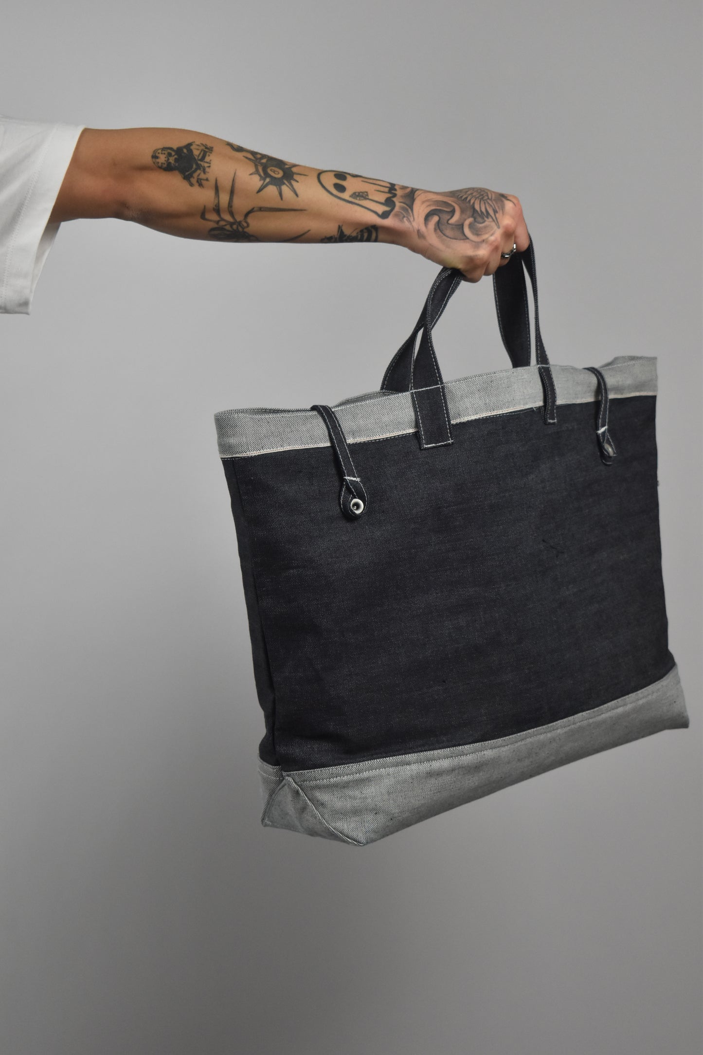 LA TOTE BAG